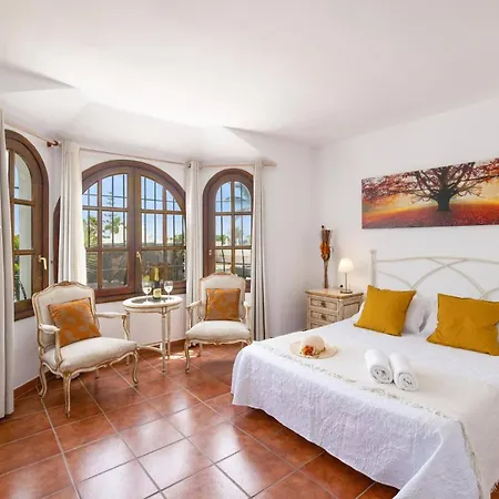 Villa Nikki By *